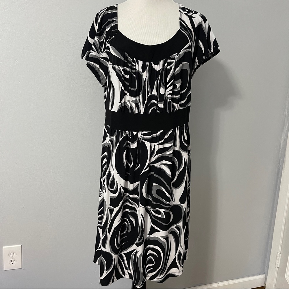 Perseption Black and White Dolman Sleeve Sheath Dress
